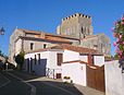 L'église Saint-Pierre de Mornac-sur-Seudre depuis la rue du Port.