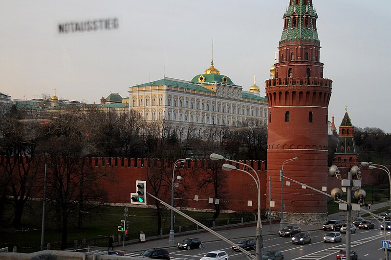 File:Moskau-Kreml-12-Wasserzugturm+Mariae-Verkuendigungs-Turm-2012-gje.jpg