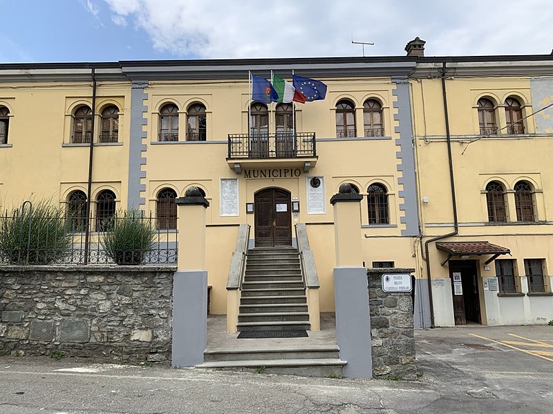 File:Municipio di Palanzano.jpg