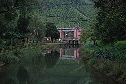 The dam and its sluice canal