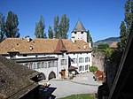 Château, tour, remparts et fossés