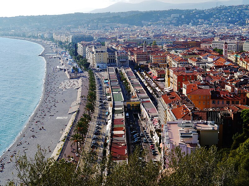 File:Nice Parc du Château de Nice Vue sur la Plage des Ponchettes 09.jpg