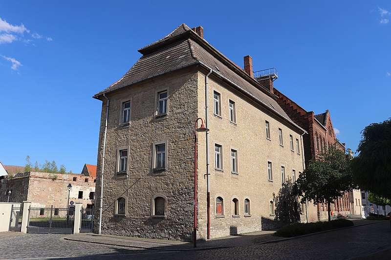 File:Nienburg (Saale) Schlossstraße 15, Kavaliershaus.jpg