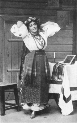 Евгения Мравина в роли Оксаны в первой постановке оперы в 1895 году