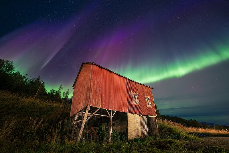 File:Northern lights curtains over Nordmo in Bjerkvik, Narvik, Nordland, Norway, 2023 September.jpg