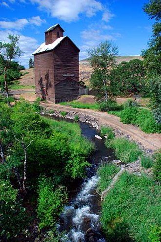 Boyd Loop Road grain elevator on Fifteenmile Creek, Wasco County