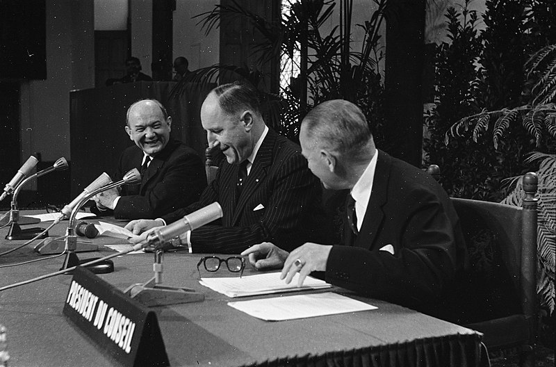 File:Opening NATO vergadering in de Ridderzaal te Den Haag , minister Luns tijdens op, Bestanddeelnr 916-4306.jpg