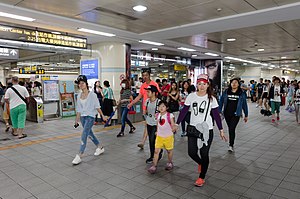 西門駅: 利用可能な鉄道路線, 歴史, 駅構造