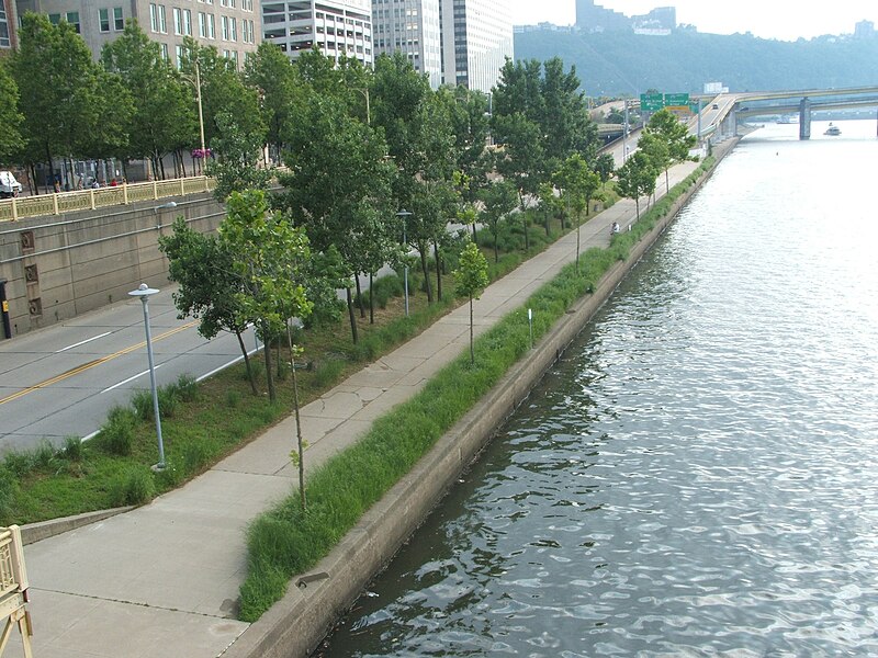 File:Pittsburgh alleghenyriverpark.jpg