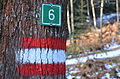 English: Footpath sign Deutsch: Markierung