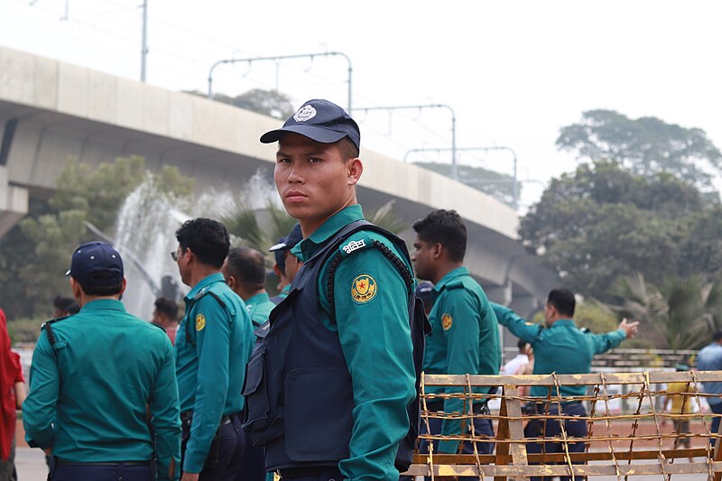 File:Police at Entry gate of boimela in 21 february,2023.jpg