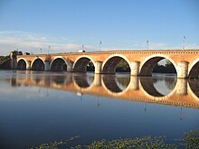 Le pont Napoléon sur le Tarn à Moissac (82), automne 2012.