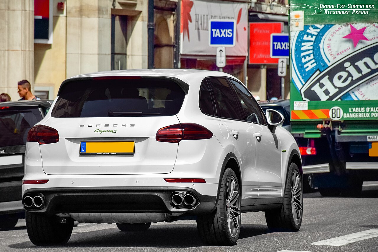 Image of Porsche Cayenne S (17416354648)