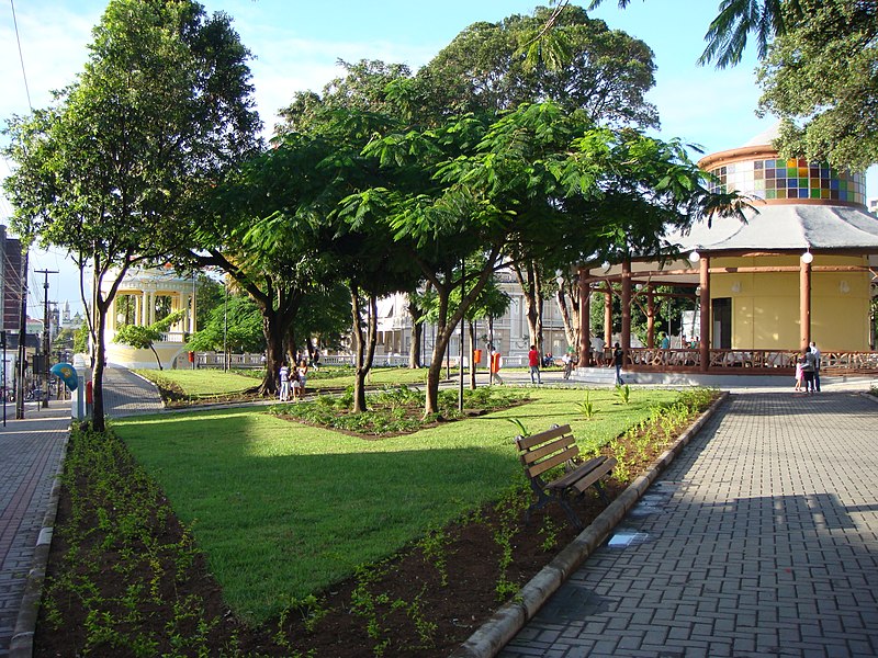 File:Praça Venâncio Neiva (Pavilhão do Chá) - panoramio.jpg