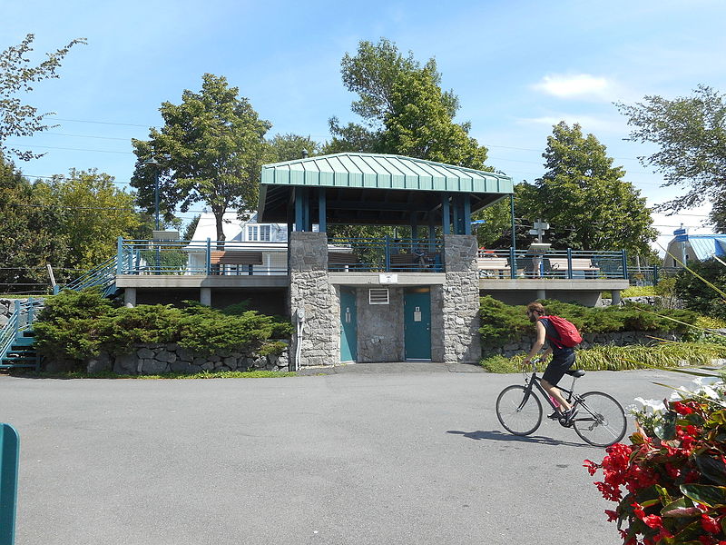 File:Quai municipal de Boucherville 11.jpg