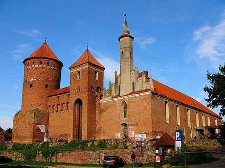 Reszel's Teutonic castle with the church in the background