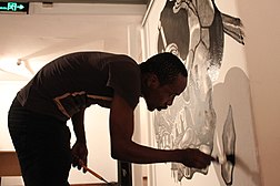 Ramón Esono Ebalé, artiste équatoguinéen, dans son atelier.
