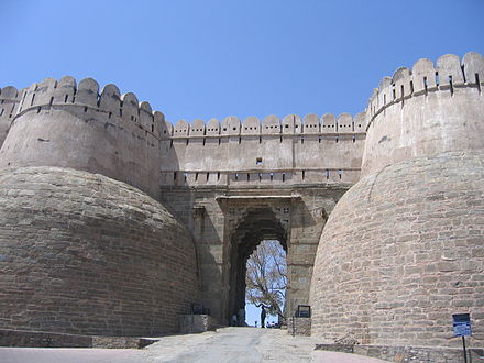 The gate to the Kumbhalgarh Fort