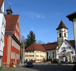 Rathaus, ehemaliger Löwen und Jakobskirche in Malterdingen.jpg