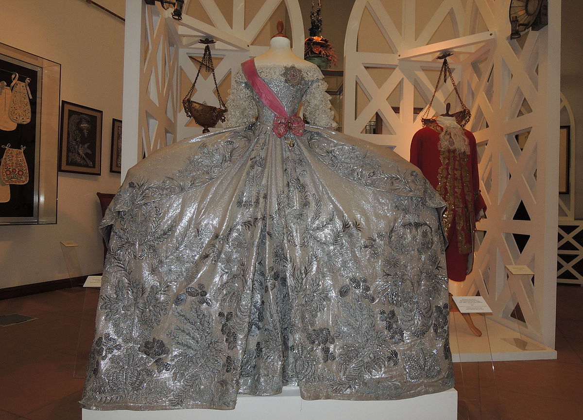 Коронационное платье Екатерины 2 в оружейной палате