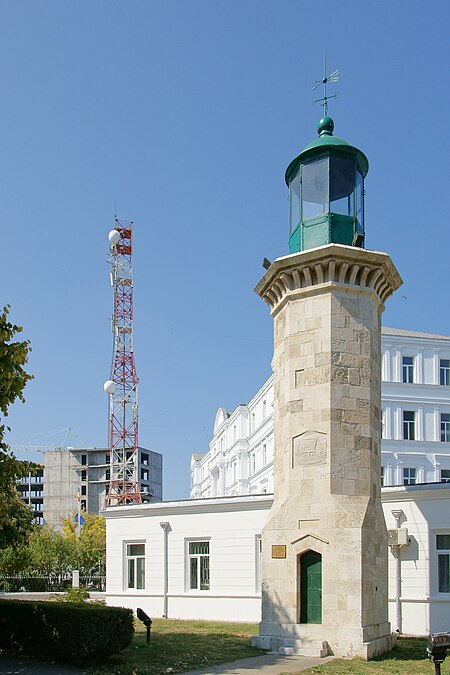 ไฟล์:Restorated_medieval_lighthouse_and_modern_radio_tower.jpg