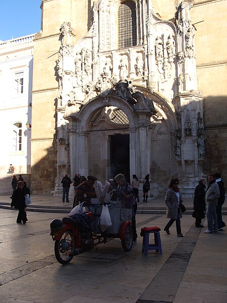 File:Roasted Chestnuts street vendor (8432677254).jpg