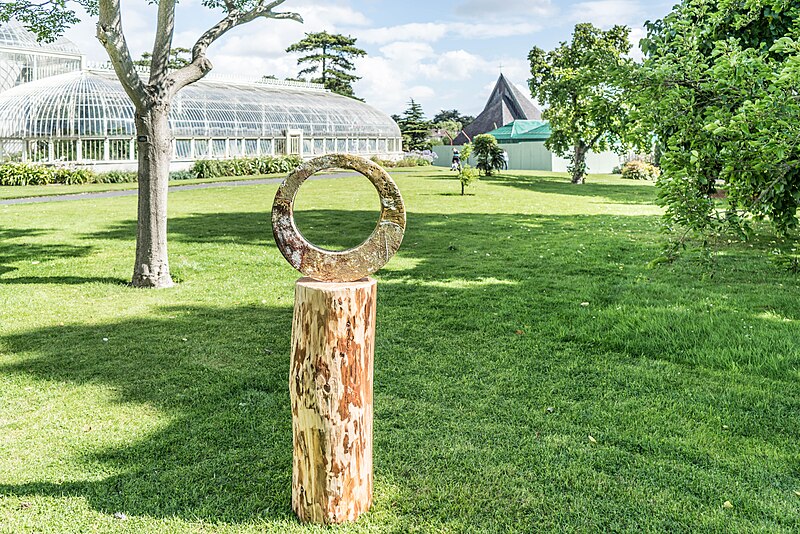 File:SCULPTURE IN CONTEXT 2015 AT THE NATIONAL BOTANIC GARDENS -UNOFFICIAL PREVIEW- REF-107344 (20984754611).jpg