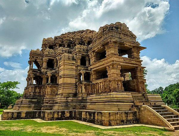 Image: Sahasra bahu temple Gwalior fort