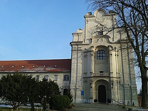 Iglesia de San Valentín en Osieczna 2014.jpg