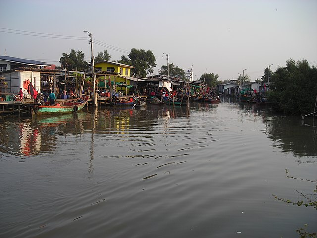 Einer die vielen Wasserwege in Samut Prakan