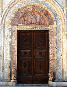 Central portal San Rufino01.jpg