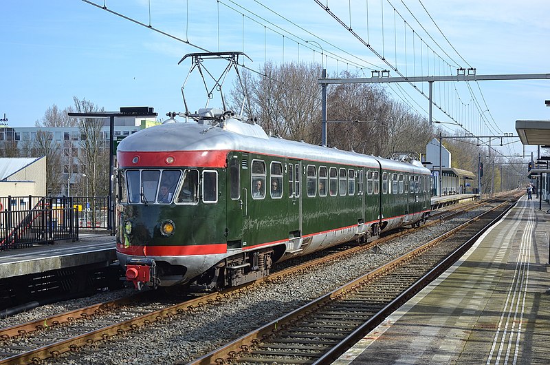 File:Schiedam Nieuwland stel 273 naar Hoek van Holland (32897843604).jpg