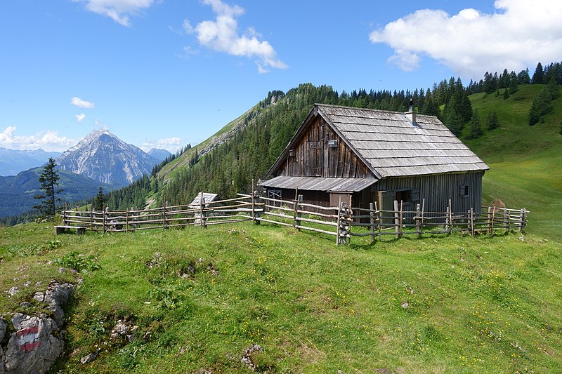 File:Schneehitzalm Wörschach Totes Gebirge 20220626e.jpg