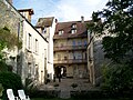 Cour intérieure de l'hôtel de l'Ange, ancienne poste à chevaux dans la rue Vieille de Paris.