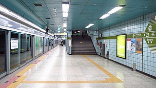 <span class="mw-page-title-main">Banpo station</span> Station of the Seoul Metropolitan Subway