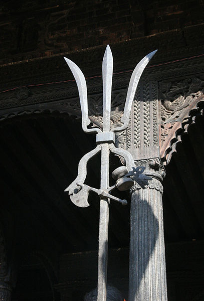 File:Shiva's Trishula, the Trident at the Dattatraya Temple in Bhaktapur.jpg