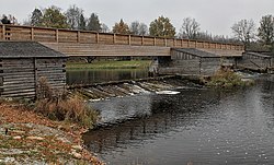 Jembatan kayu di atas Sungai Pärnu