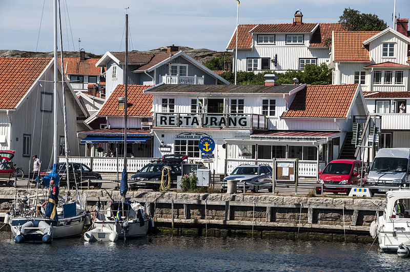 File:Smultron och tång, Grundsund.JPG