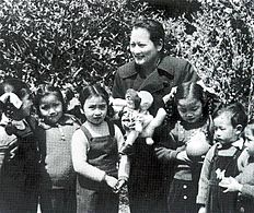Soong Čing-ling su vaikais (XX a. 6-asis deš.)