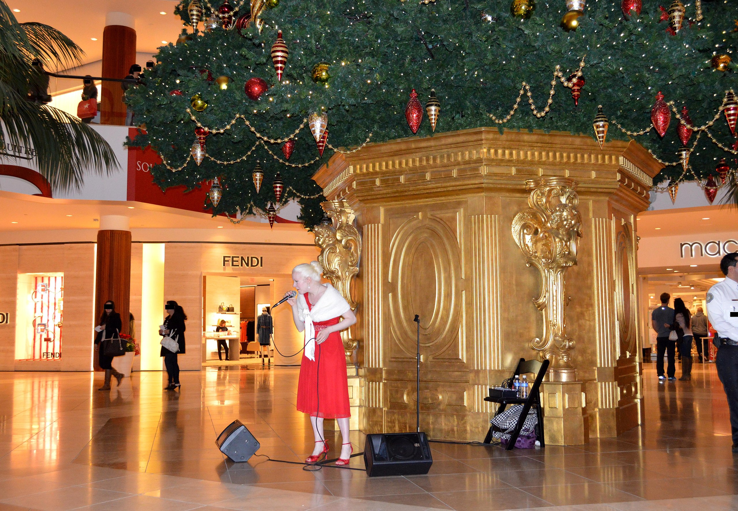 Haute for the Holidays – South Coast Plaza