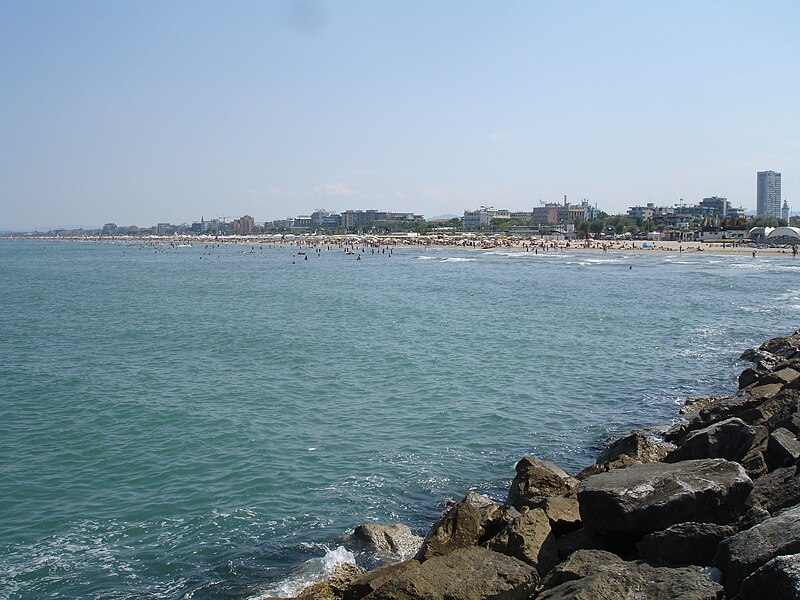 File:Spiaggia di Rimini.jpg