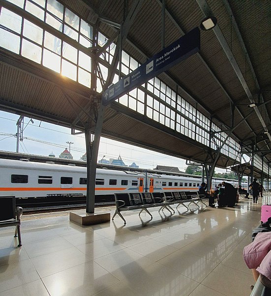 File:Stasiun Pasar Senen, Jakarta Pusat.jpg