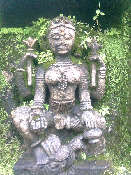 File:Statue of Goddess at Entrance of Girnar.jpg