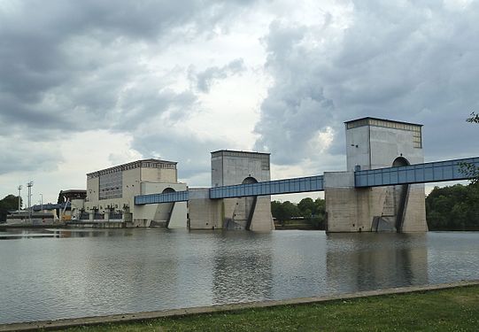 Barrage with lock and river power plant in Frankfurt-Griesheim