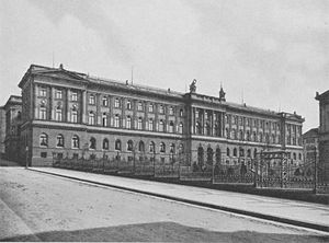 Justizgebäude, 1879–1944, Ecke Urbanstraße (links) und Archivstraße, Foto 1889