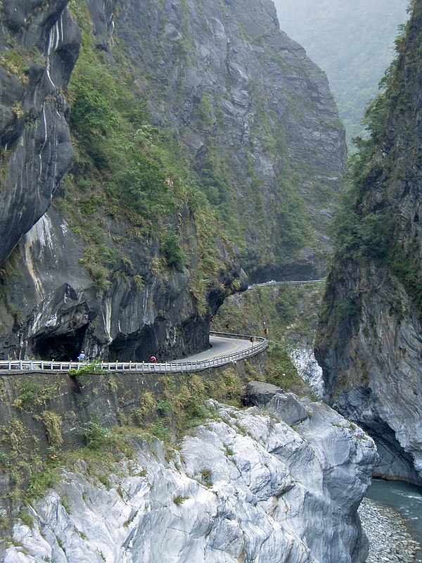 File:Taiwan 2009 HuaLien Taroko Gorge Biking PB160057.jpg