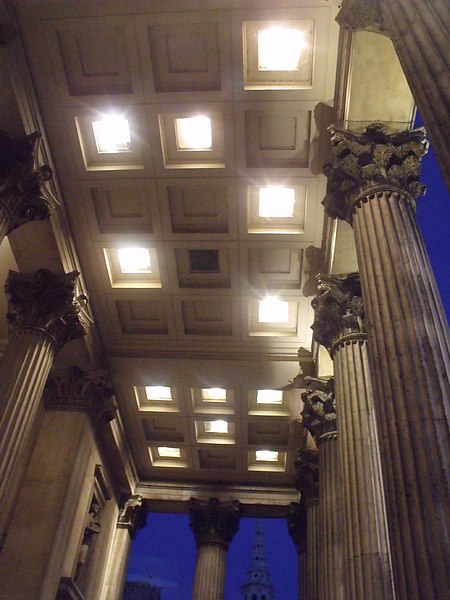 File:The National Gallery - Trafalgar Square, London - ceiling and columns (6427128709) (2).jpg
