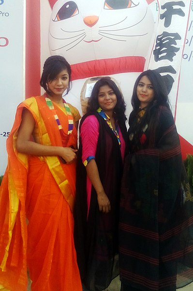 File:Three Bangladeshi girls wearing sari (01).jpg