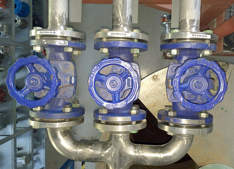 File:Three gate valves.jpg