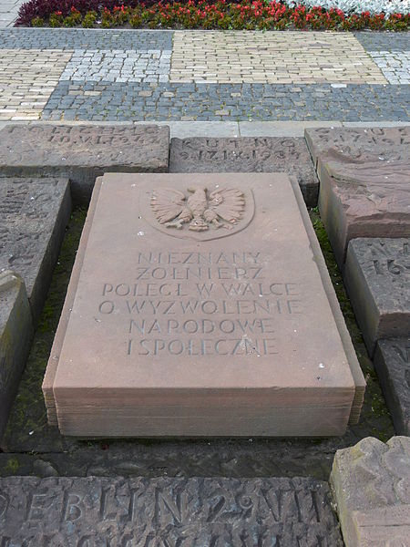 File:Tomb of Unknown Soldier in Lublin 03.JPG